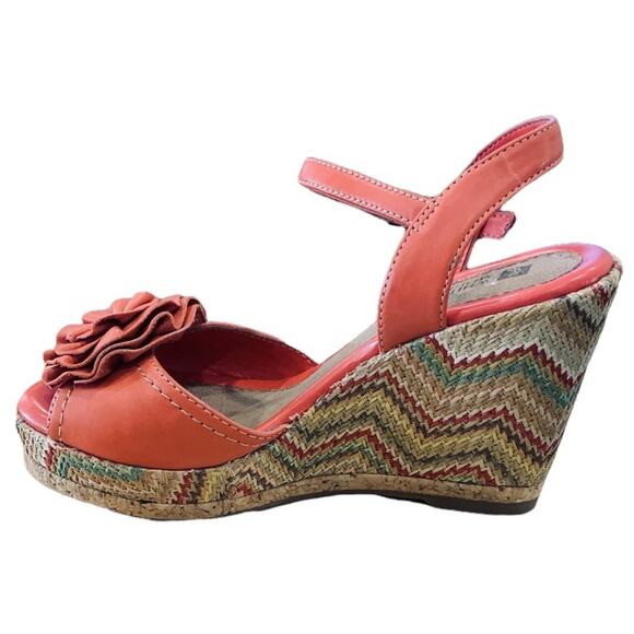 White mountain shoes wedges 3.5” Aztec design size 6 leather uppers and  flower - Picture 8 of 8